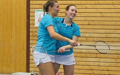 Janina und Nathalie gewinnen das Damendoppel