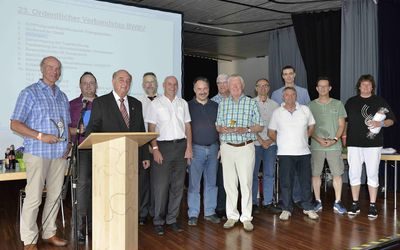 B. Mai und KH. Hohenadel  einstimmig wiedergewählt.