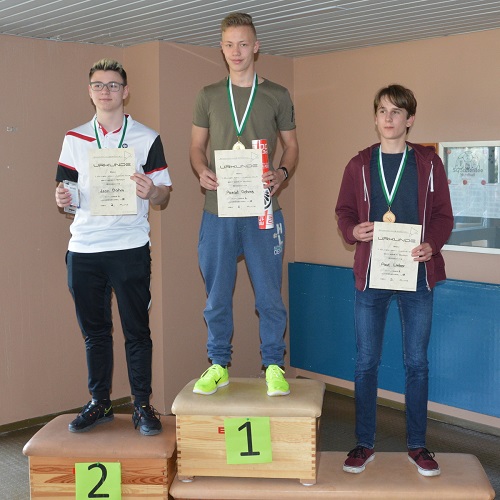 115 Badmintonjugendliche spielten mit vollem Einsatz